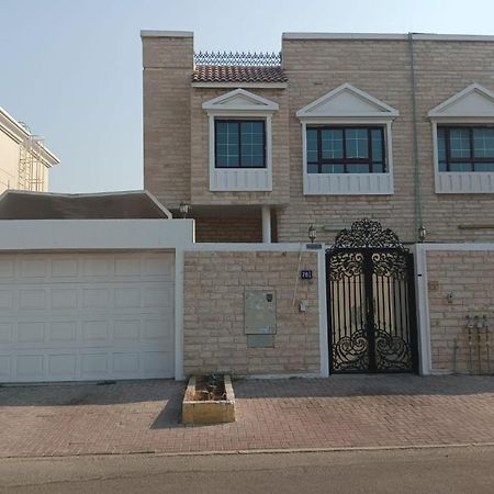 Elegant Villa Rooms In Dubai Near Airport Esterno foto
