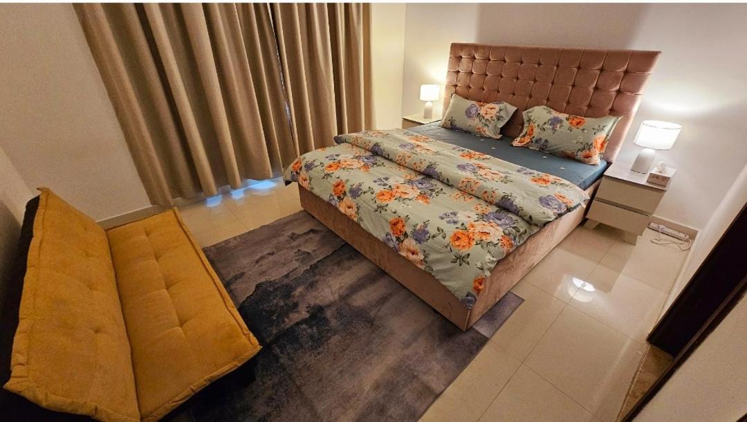 Elegant Villa Rooms In Dubai Near Airport Esterno foto