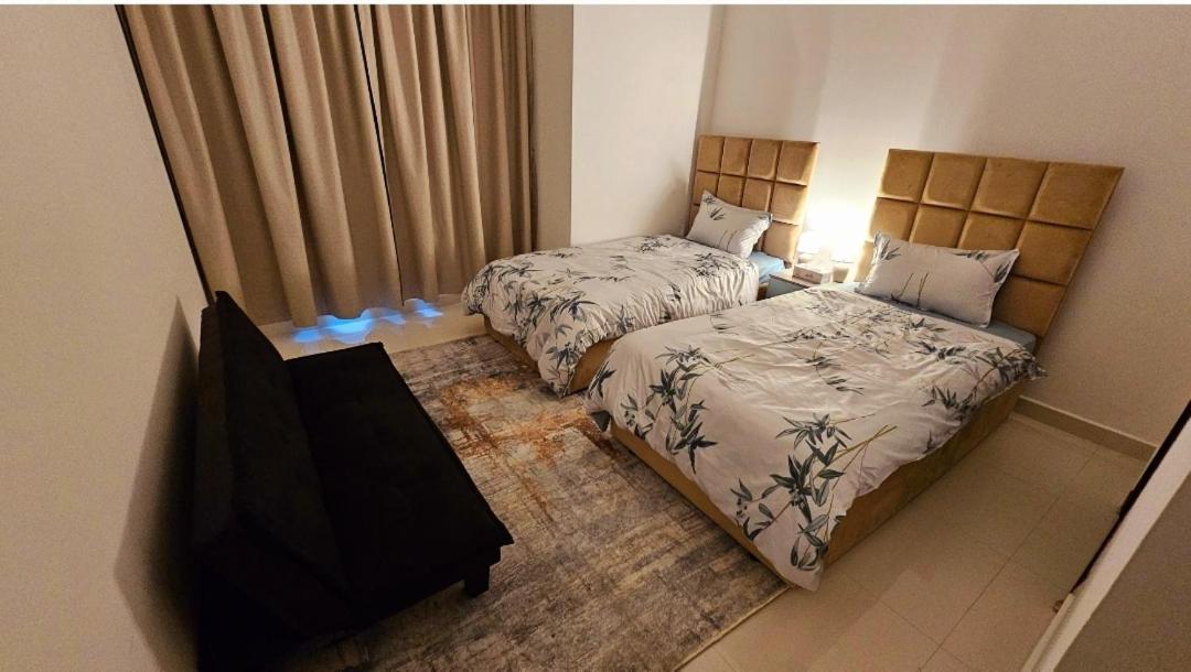 Elegant Villa Rooms In Dubai Near Airport Esterno foto