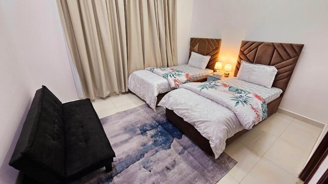Elegant Villa Rooms In Dubai Near Airport Esterno foto