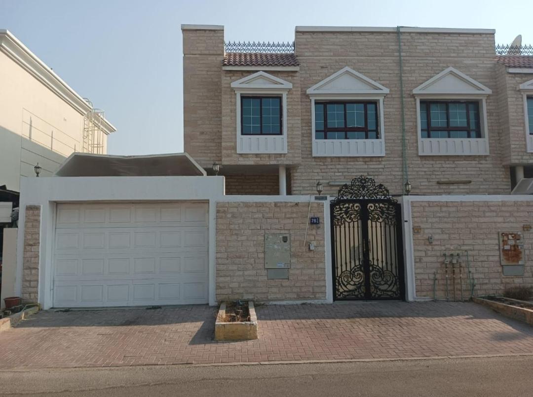 Elegant Villa Rooms In Dubai Near Airport Esterno foto